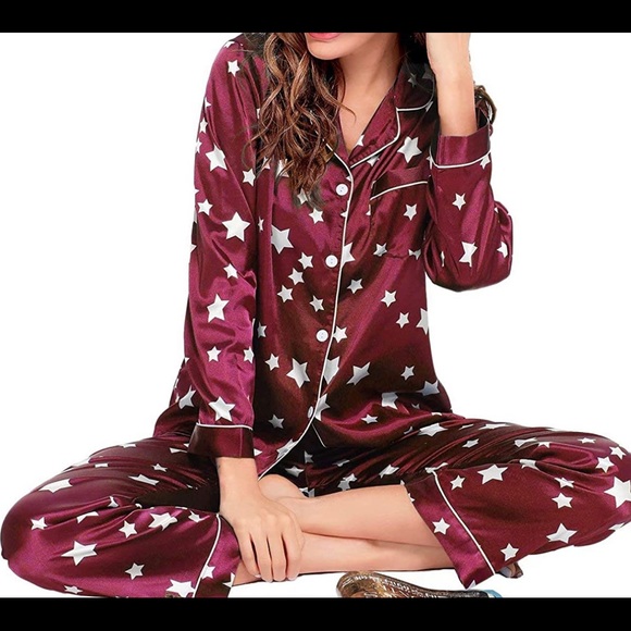 ⭐️Firm Price ⭐️ Wine Red, star print “satin” PJs - Picture 4 of 5